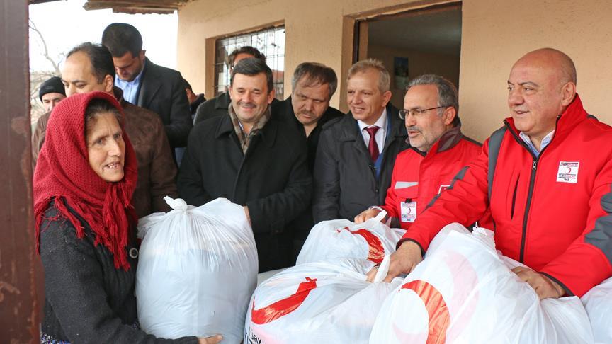 Türk Kızılayından Makedonya ya giysi yardımı